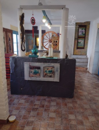 Casa centrica con dos locales comerciales en venta, a media cuadra de la peatonal. Ideal p/inversion.