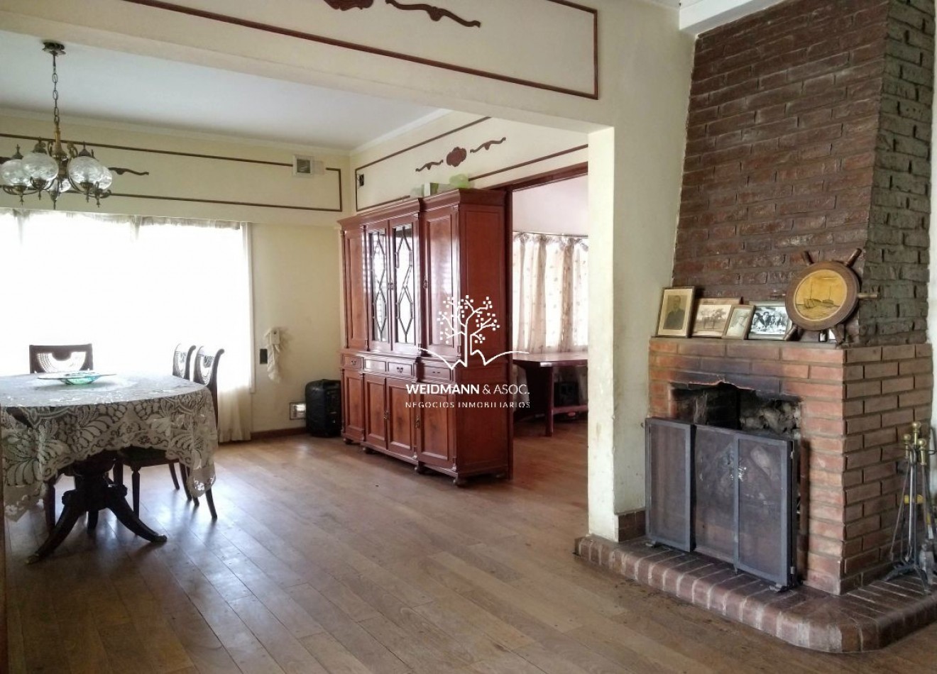 EN VENTA, GRAN PREDIO CON CASA Y QUINCHO, SALIDA A TRES CALLES