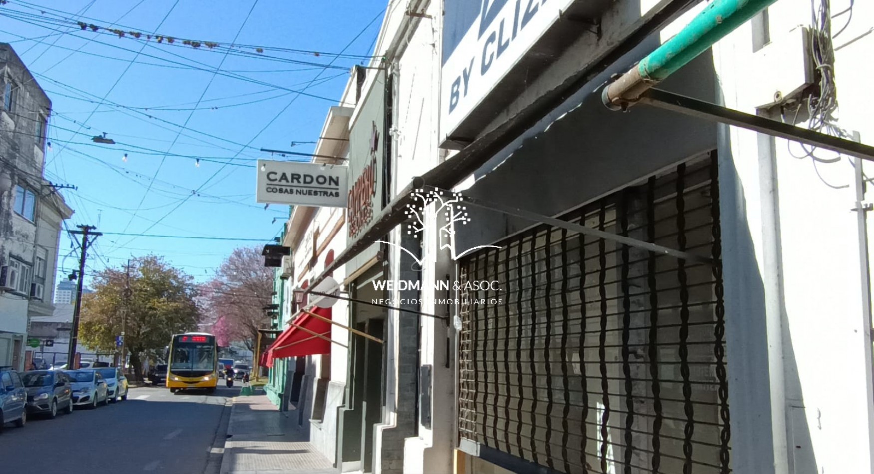 Casa centrica con dos locales comerciales en venta, a media cuadra de la peatonal. Ideal p/inversion.
