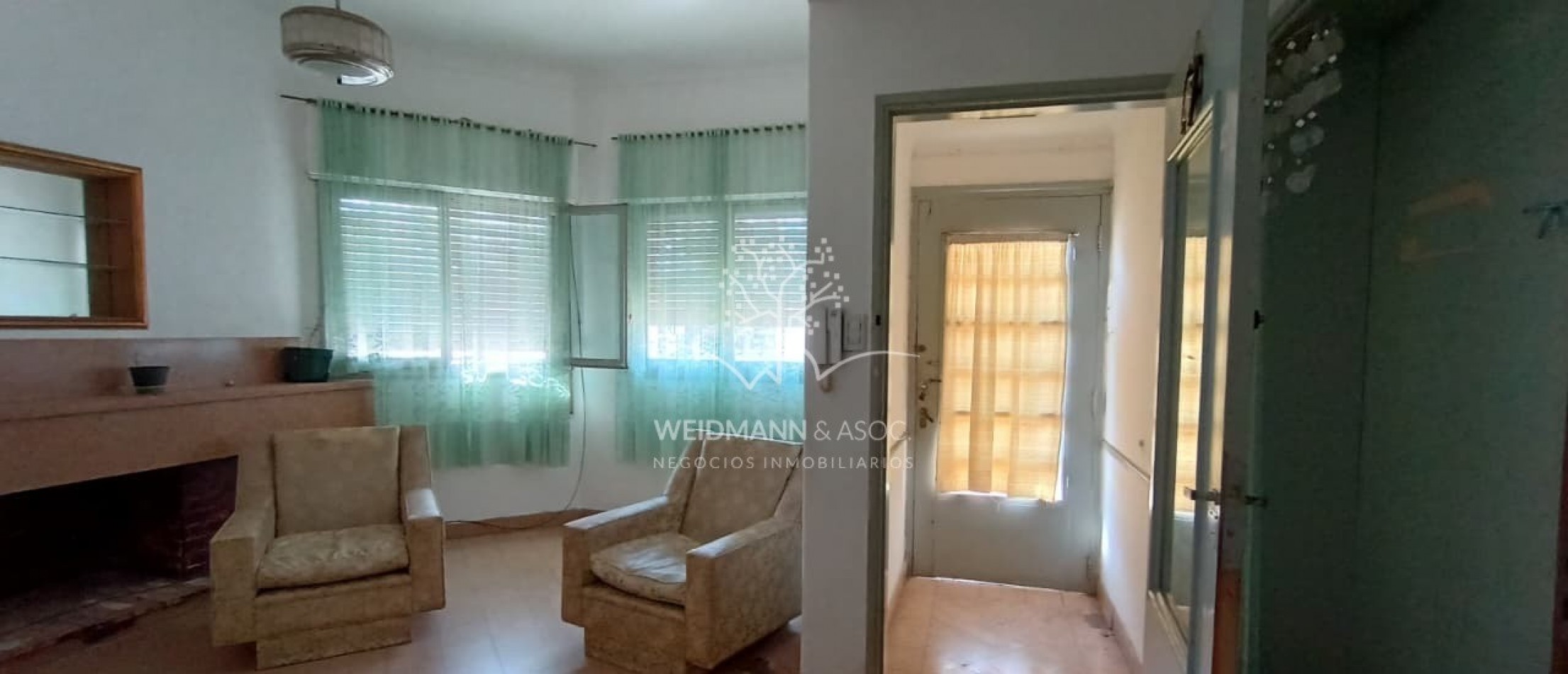 Casa en venta, PH en esquina, Hipolito Yrigoyen y Avenida Freyre