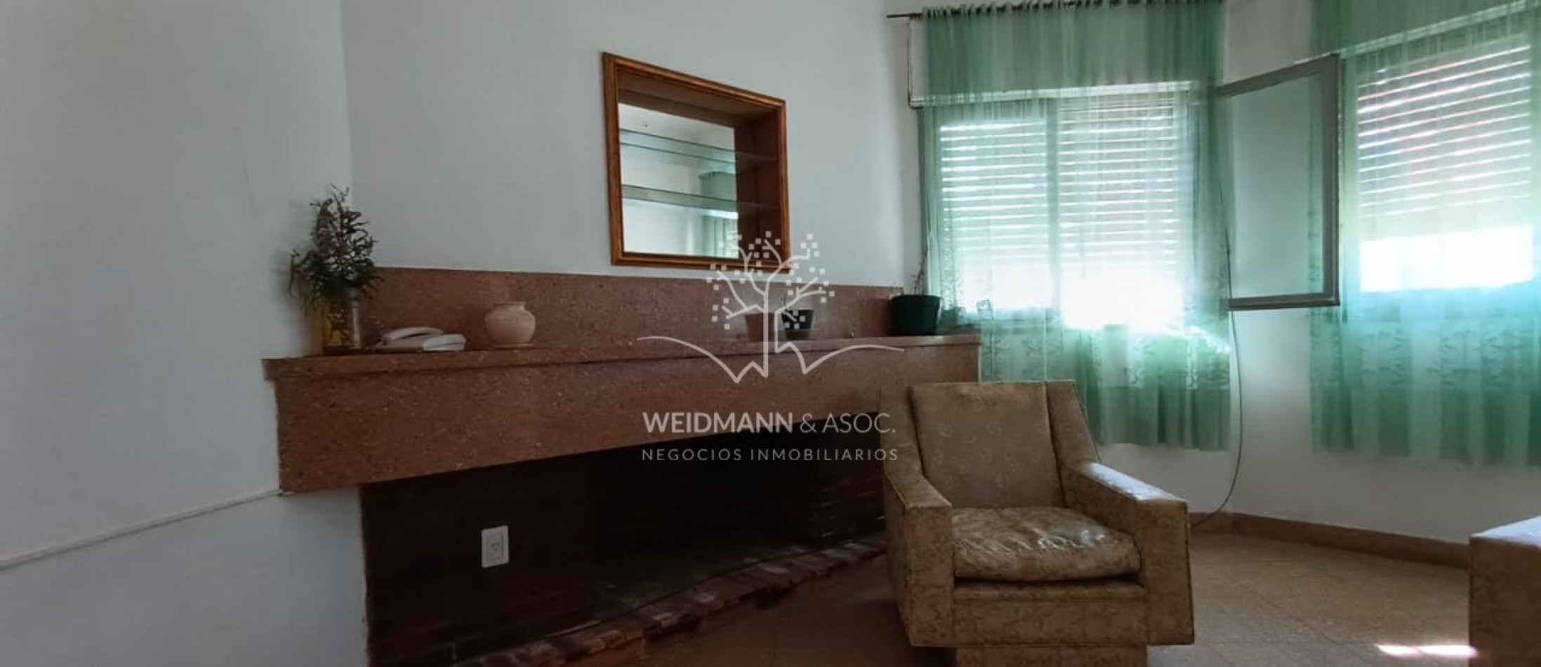 Casa en venta, PH en esquina, Hipolito Yrigoyen y Avenida Freyre