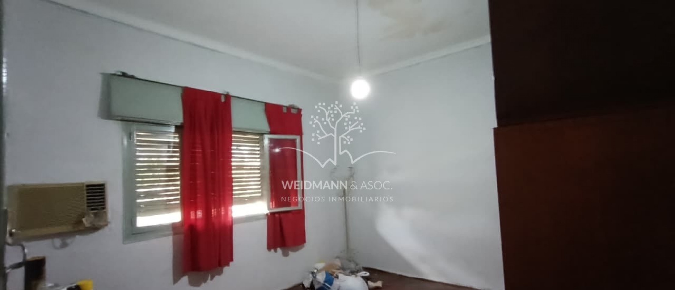 Casa en venta, PH en esquina, Hipolito Yrigoyen y Avenida Freyre