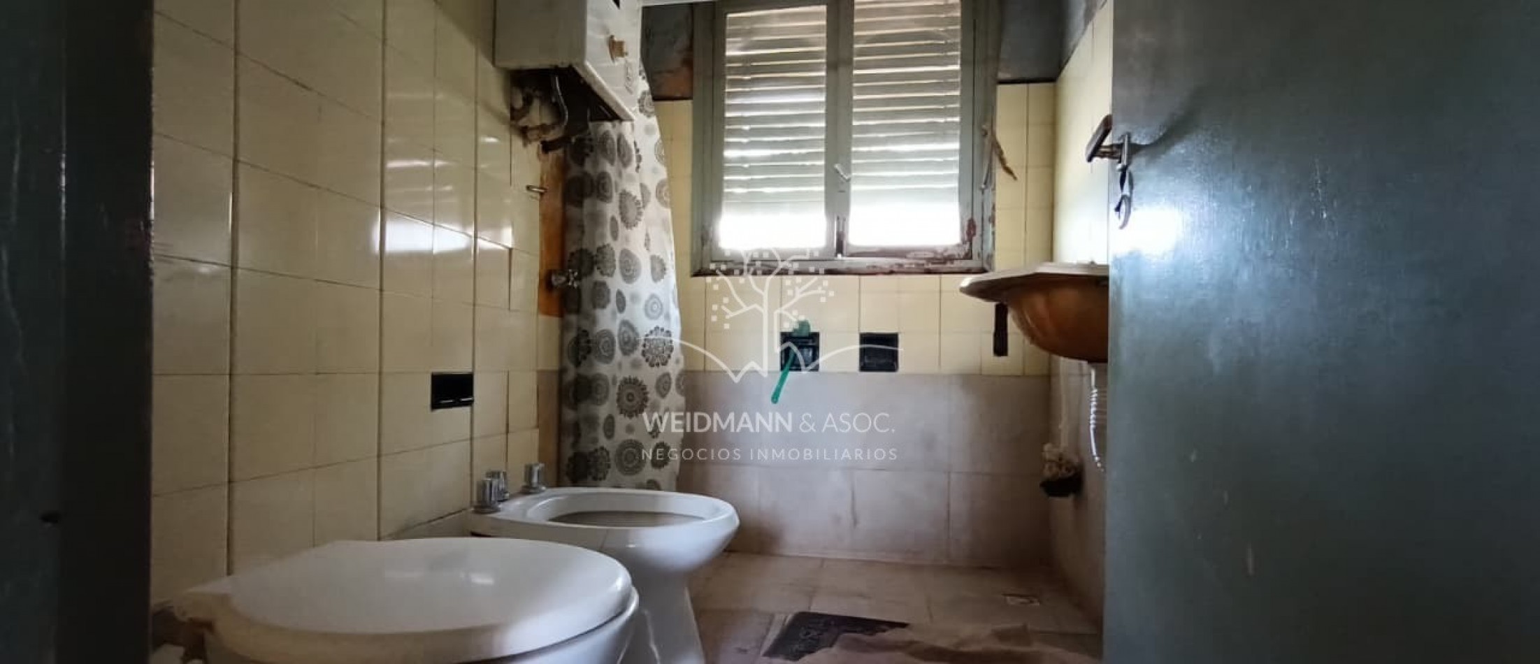 Casa en venta, PH en esquina, Hipolito Yrigoyen y Avenida Freyre