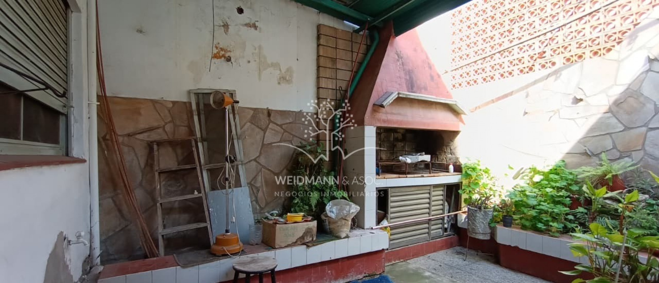 Casa en venta, PH en esquina, Hipolito Yrigoyen y Avenida Freyre