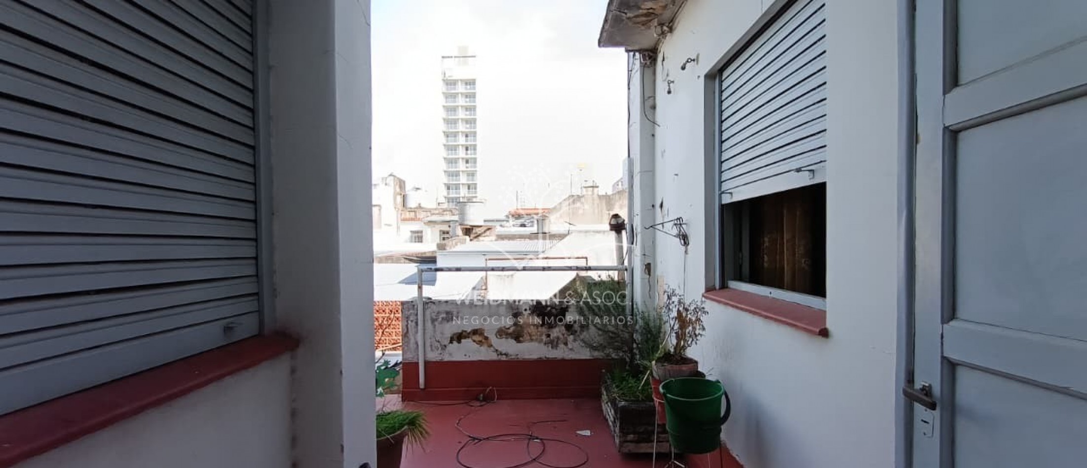 Casa en venta, PH en esquina, Hipolito Yrigoyen y Avenida Freyre