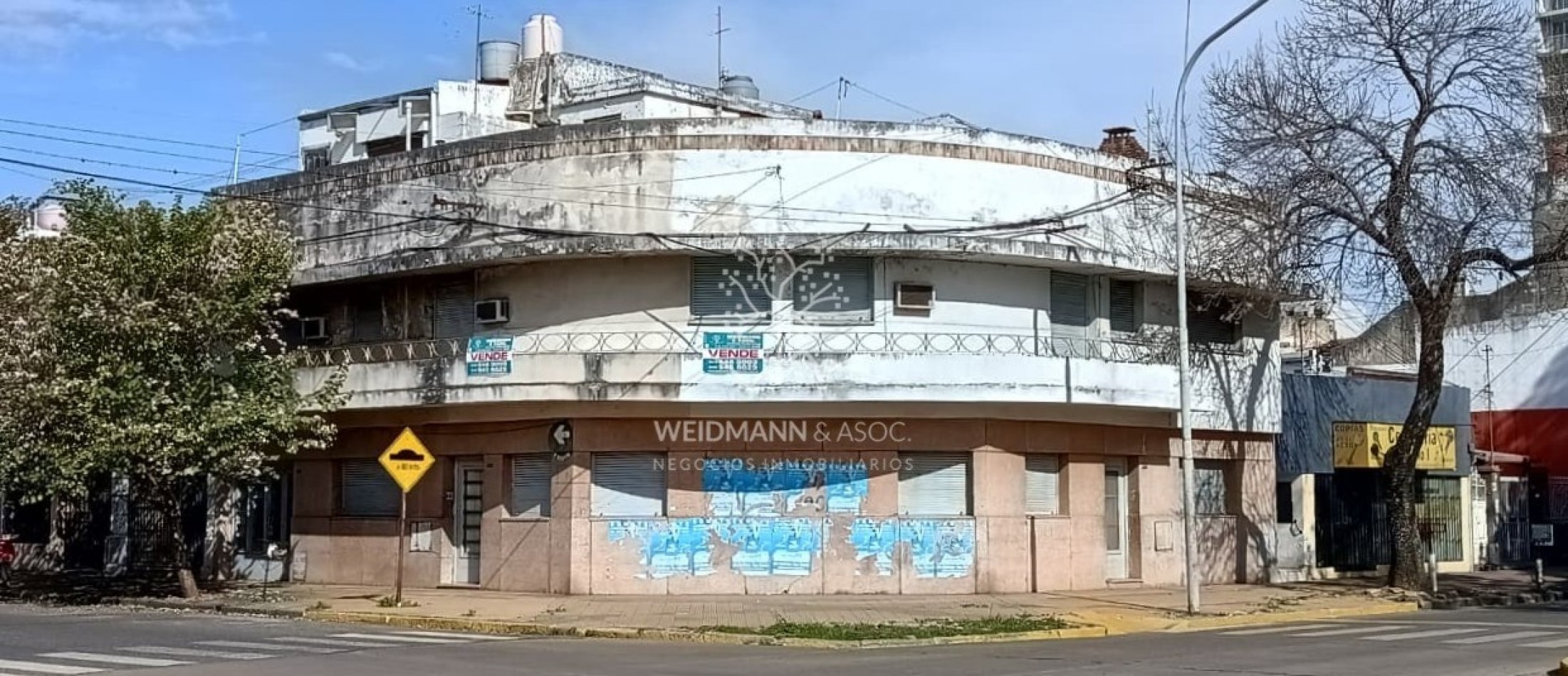 Casa en venta, PH en esquina, Hipolito Yrigoyen y Avenida Freyre