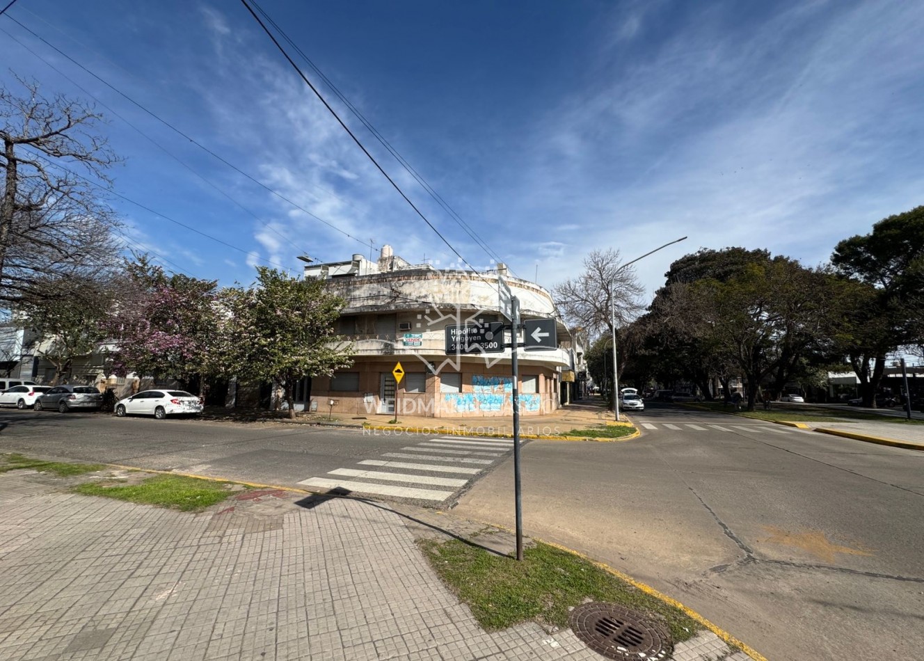 Casa en venta, PH en esquina, Hipolito Yrigoyen y Avenida Freyre