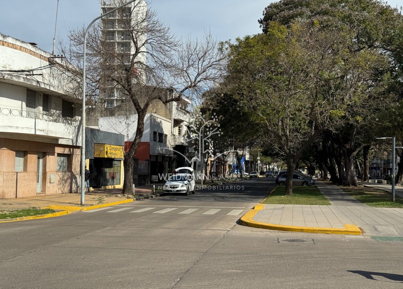 Casa en venta, PH en esquina, Hipolito Yrigoyen y Avenida Freyre