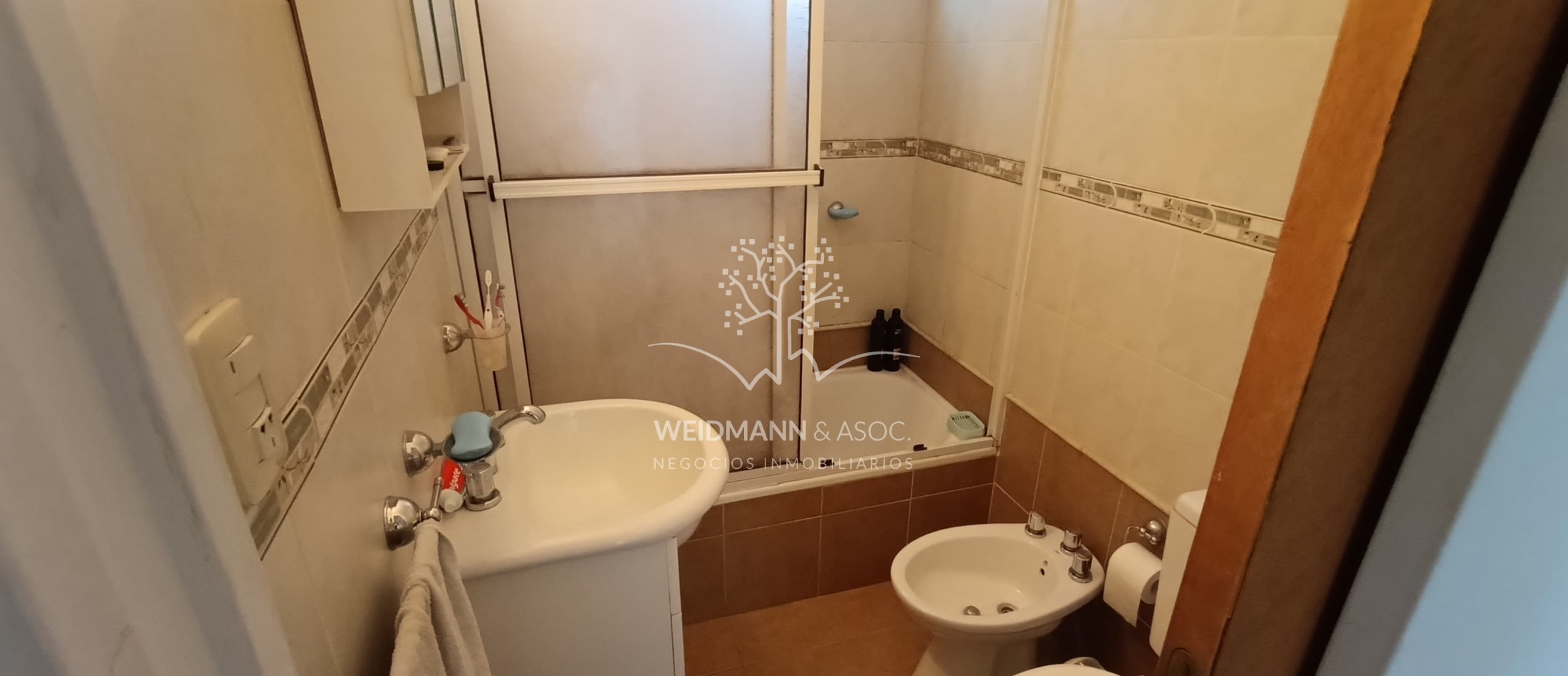 Departamento de 2 dormitorios al frente en venta, Santa Fe