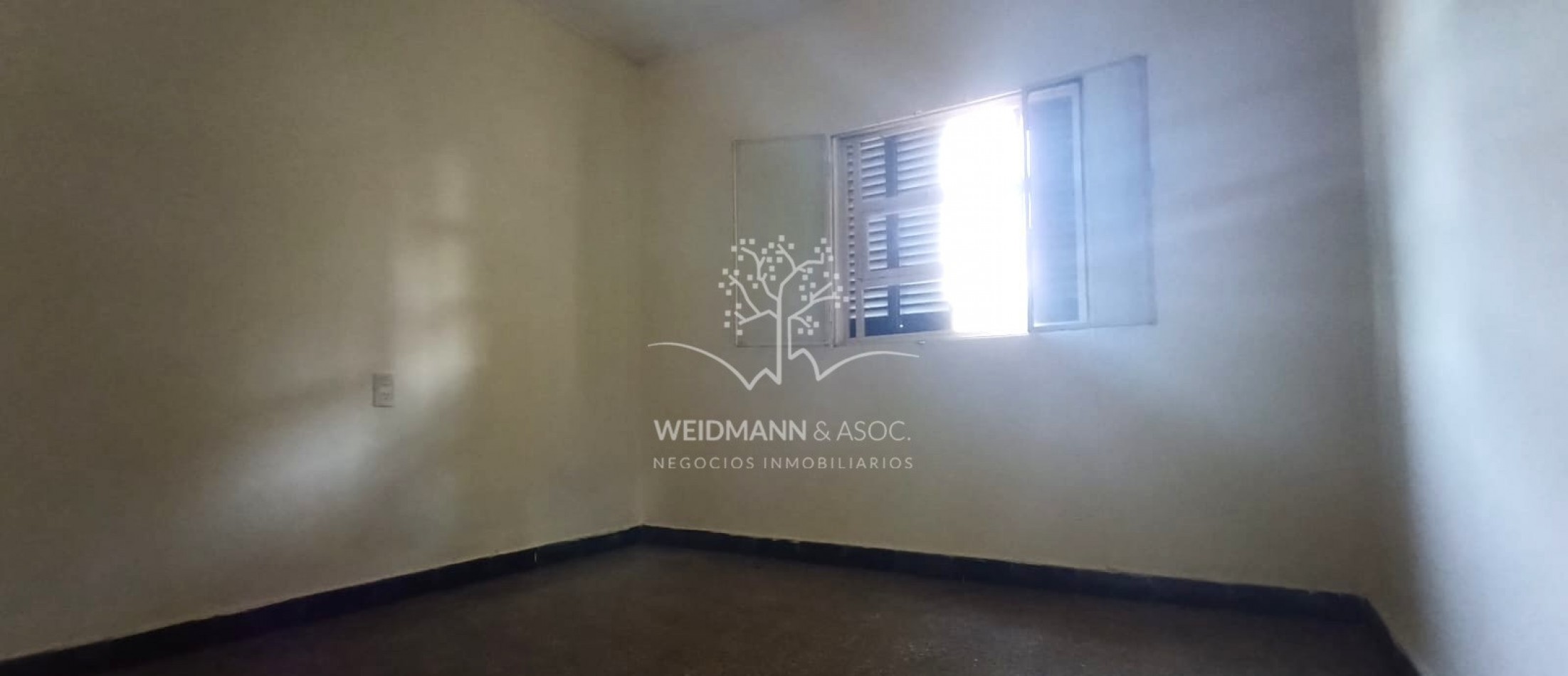 Casa de 2 dormitorios con amplio sector adicional en alquiler, Santa Fe