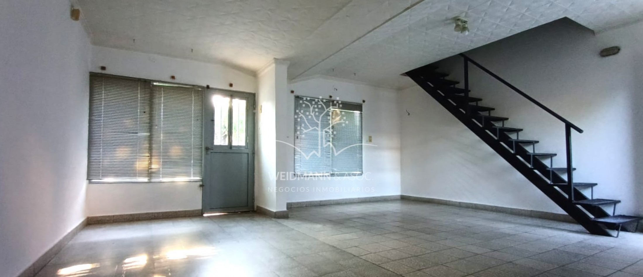 Casa de 2 dormitorios con amplio sector adicional en alquiler, Santa Fe