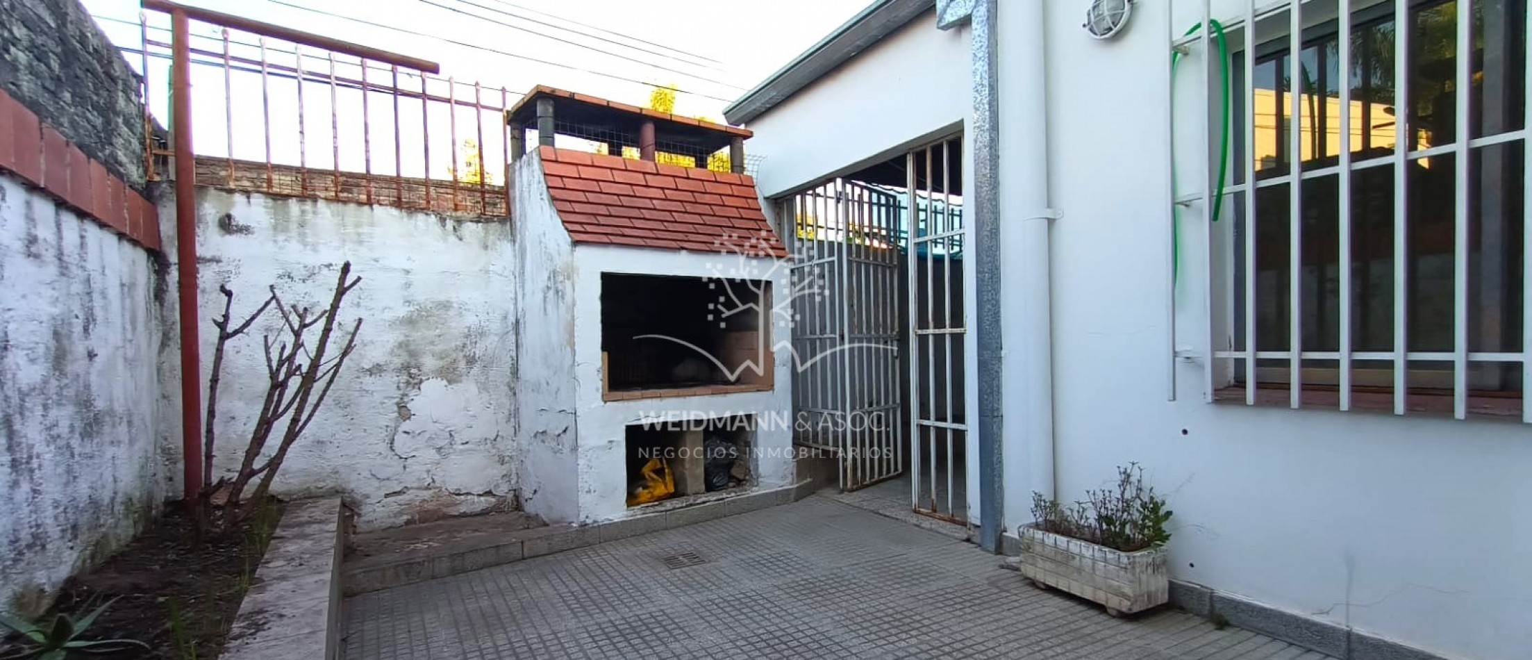 Casa de 2 dormitorios con amplio sector adicional en alquiler, Santa Fe