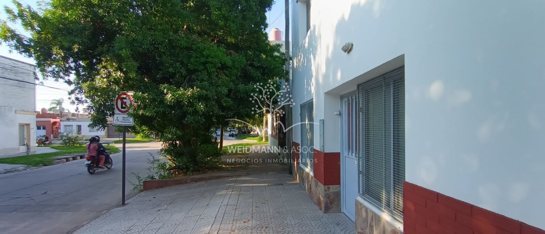 Casa de 2 dormitorios con amplio sector adicional en alquiler, Santa Fe