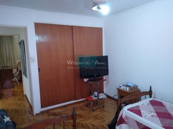 DEPARTAMENTO EN VENTA AL FRENTE CON COCHERA