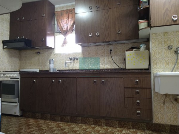 DEPARTAMENTO EN VENTA AL FRENTE CON COCHERA