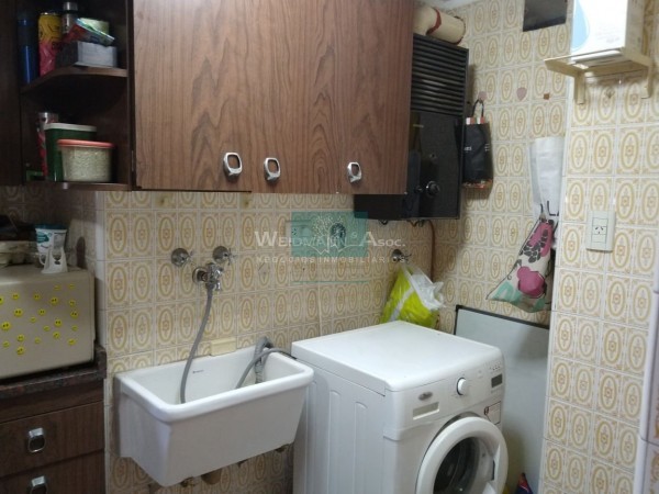 DEPARTAMENTO EN VENTA AL FRENTE CON COCHERA