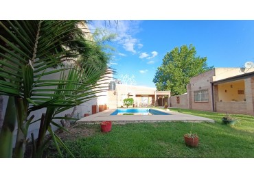 Casaquinta en venta Altos del Sauce, 2 dorm y piscina, Sauce Viejo