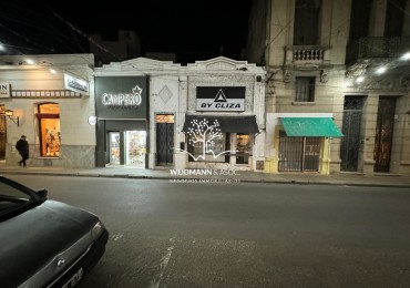Casa centrica con dos locales comerciales en venta, a media cuadra de la peatonal. Ideal p/inversion.