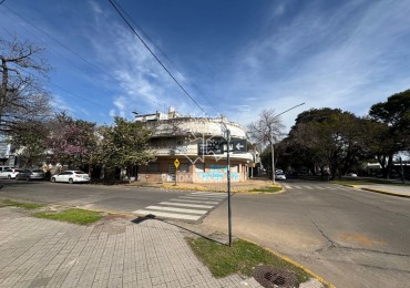Casa en venta, PH en esquina, Hipolito Yrigoyen y Avenida Freyre
