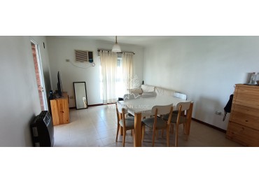 Departamento de 2 dormitorios al frente en venta, Santa Fe